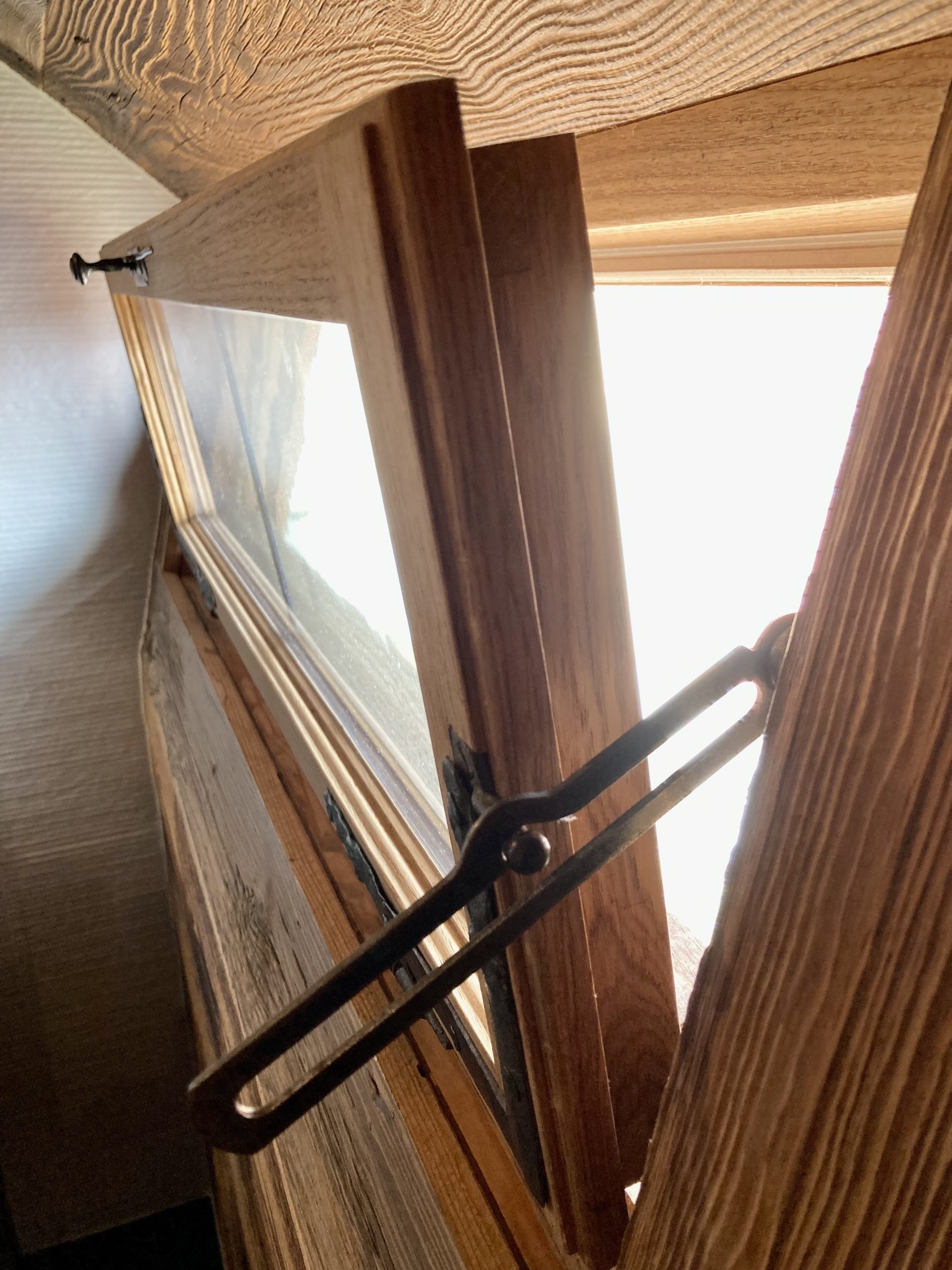 Vasisdas pencere aralık konumunda